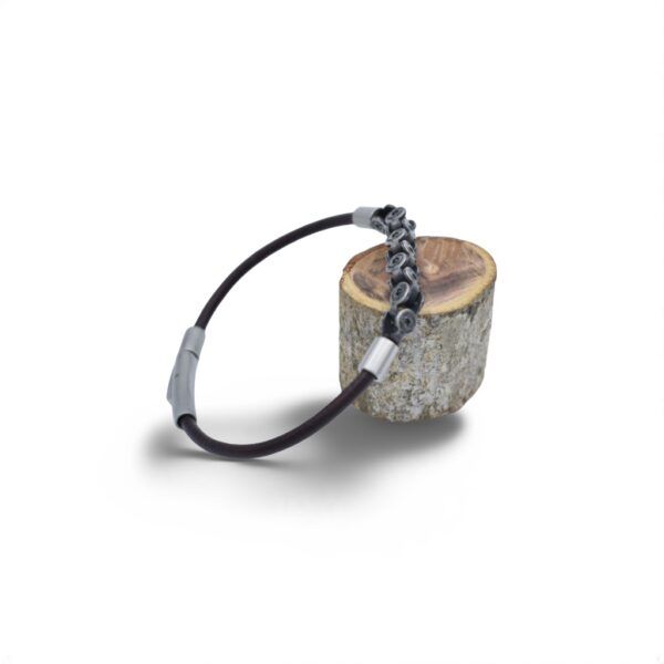 Pulsera de cuero con cadena